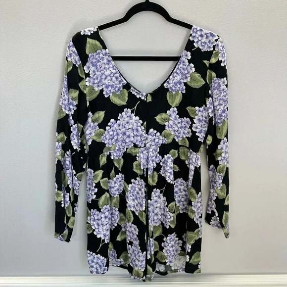 MinkPink Women’s Long Sleeve V-Neck Black w/ Purple Floral Romper Size S GUC - Picture 10 of 10